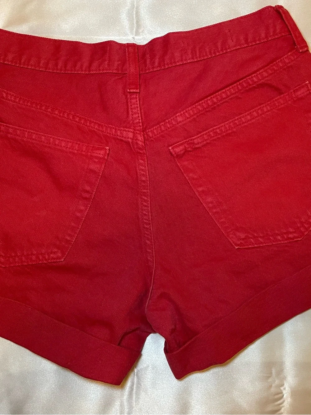 NWT Universal Thread Women’s 90s Baggy Denim Shorts Mid Rise Cuffed Red Size 4